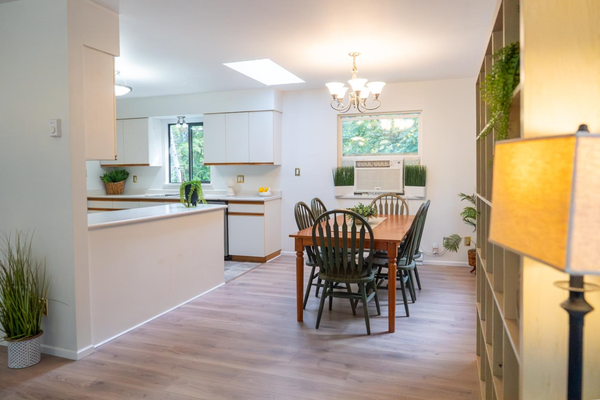 Breakfast Nook Photo of 37150 Schooner Way, Pender Island, BC
