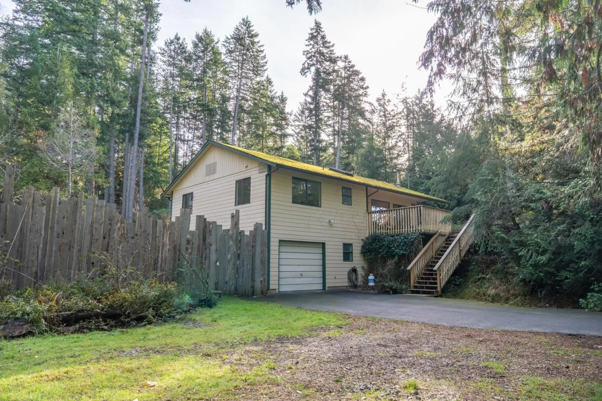 Exterior Front Photo of 37150 Schooner Way, Pender Island, BC