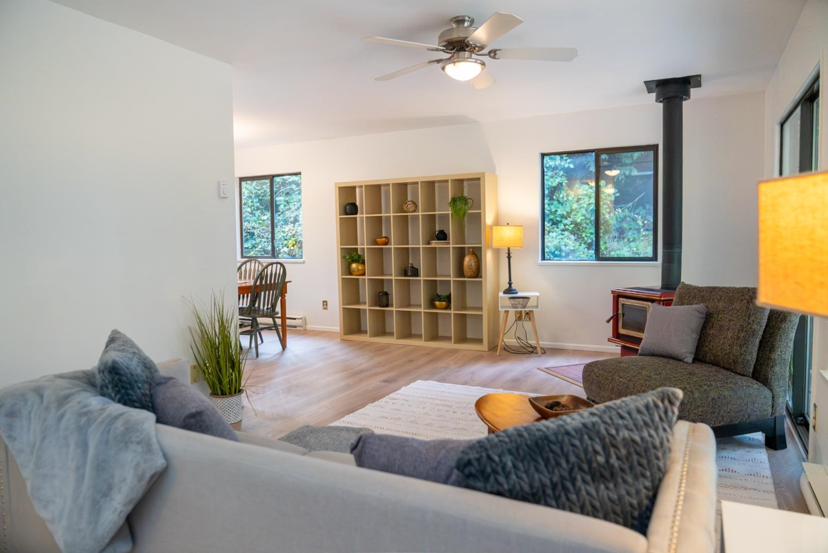 Family Room Photo of 37150 Schooner Way, Pender Island, BC