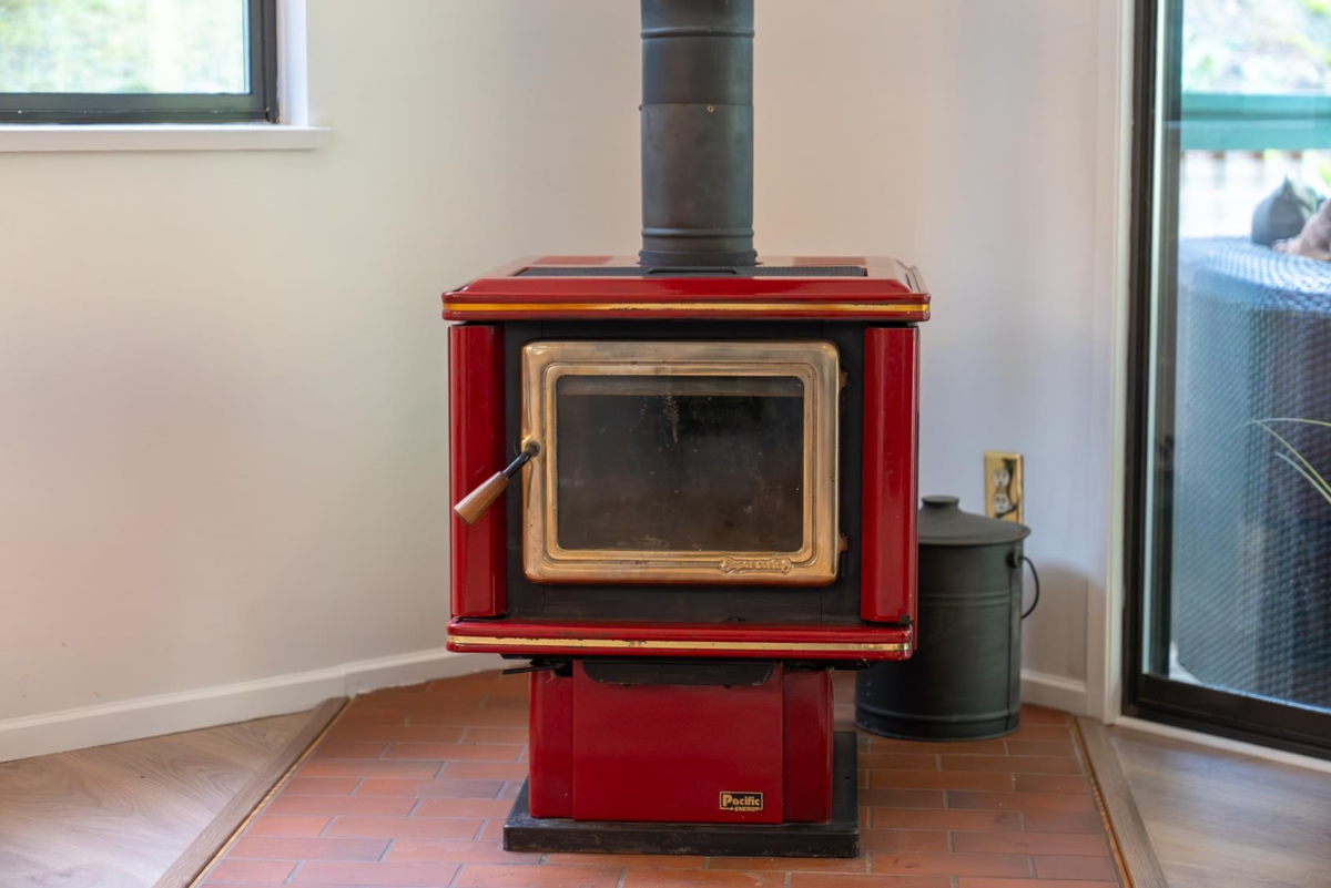 Kitchen Photo of 37150 Schooner Way, Pender Island, BC