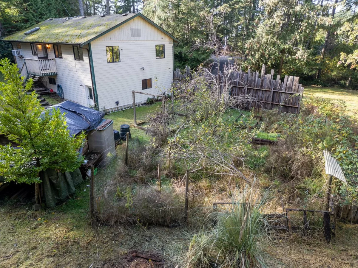 Outdoor Kitchen Photo of 37150 Schooner Way, Pender Island, BC