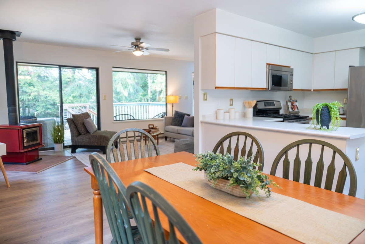 Primary Bathroom Photo of 37150 Schooner Way, Pender Island, BC