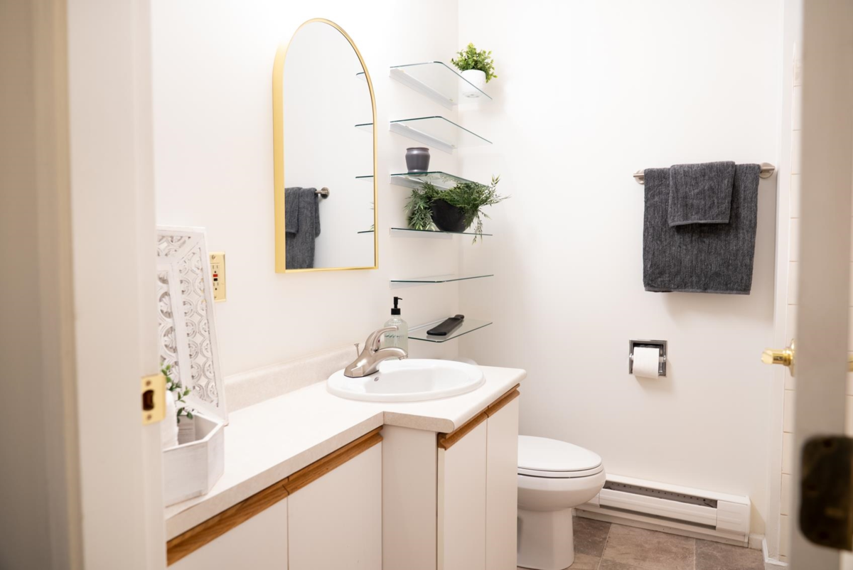 Staircase Photo of 37150 Schooner Way, Pender Island, BC