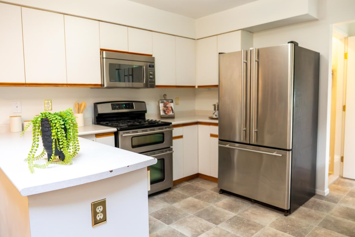Walk-In Closet Photo of 37150 Schooner Way, Pender Island, BC