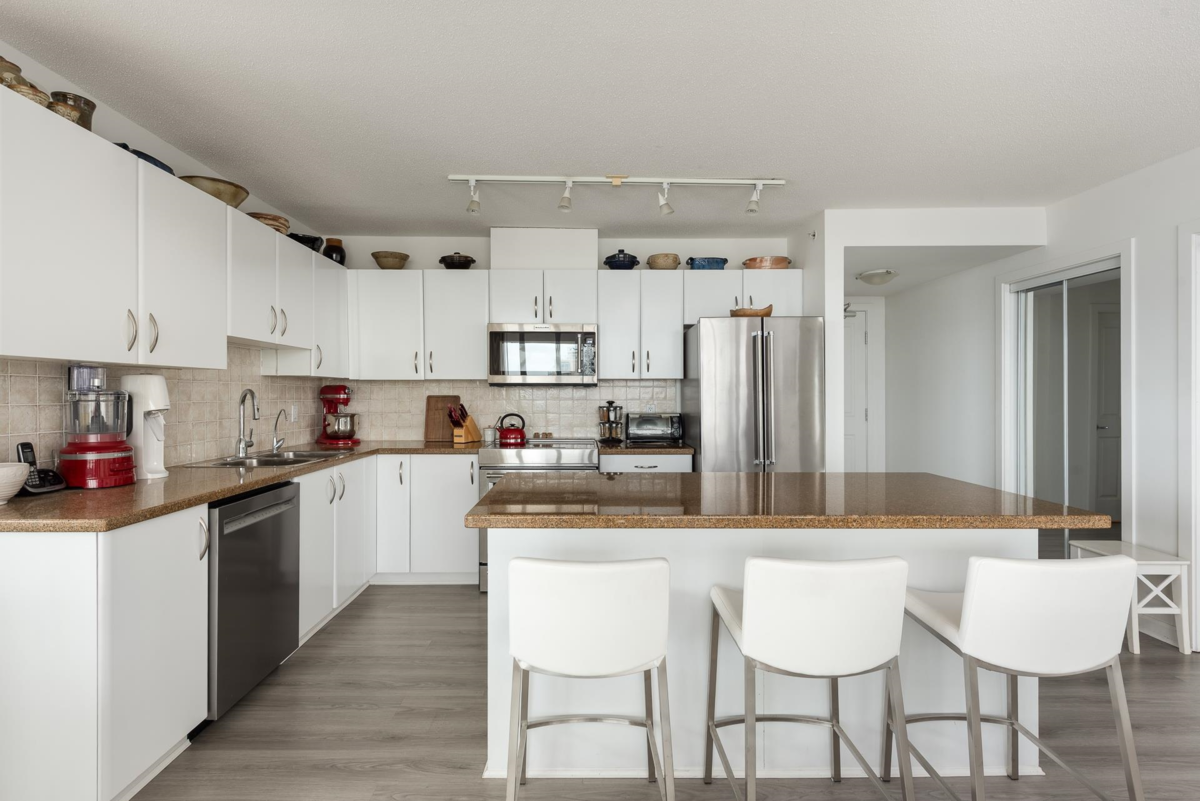 Kitchen Photo of 1701 720 Hamilton Street, New Westminster, BC