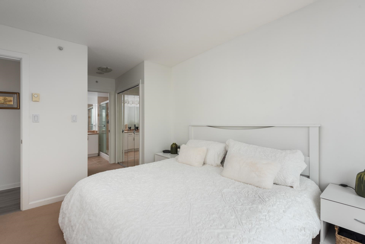 Walk-In Closet Photo of 1701 720 Hamilton Street, New Westminster, BC