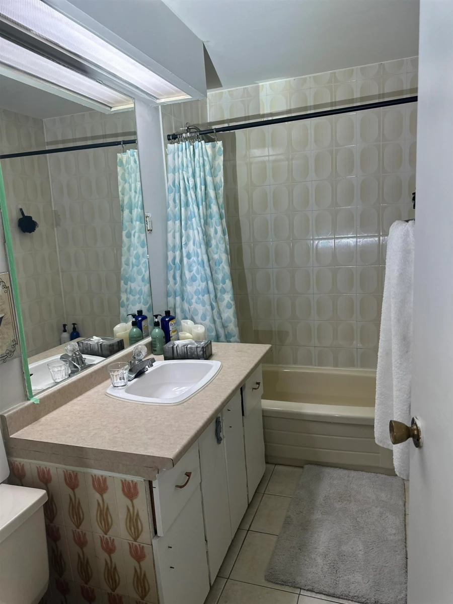 Guest Bathroom Photo of 10956 128a Street, Surrey, BC