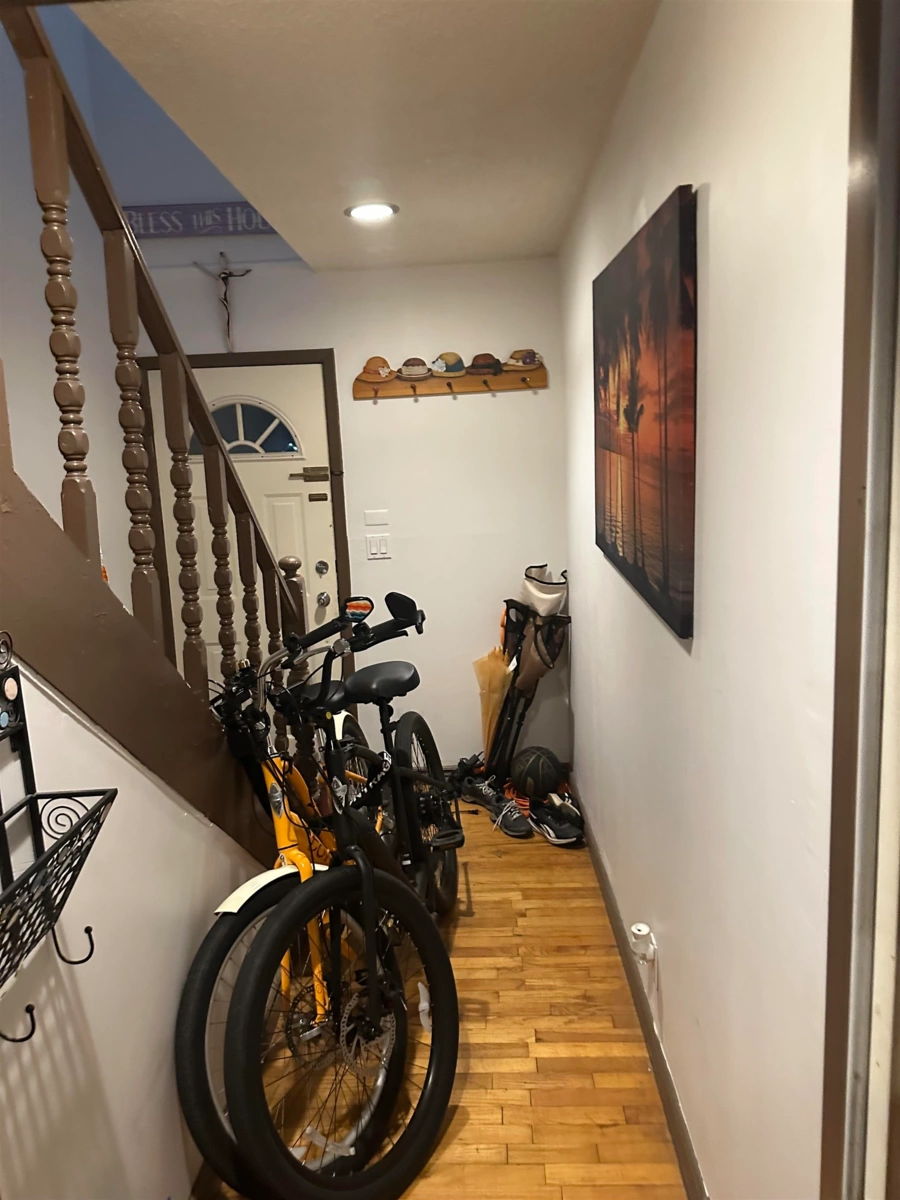 Kitchen Island Photo of 10956 128a Street, Surrey, BC