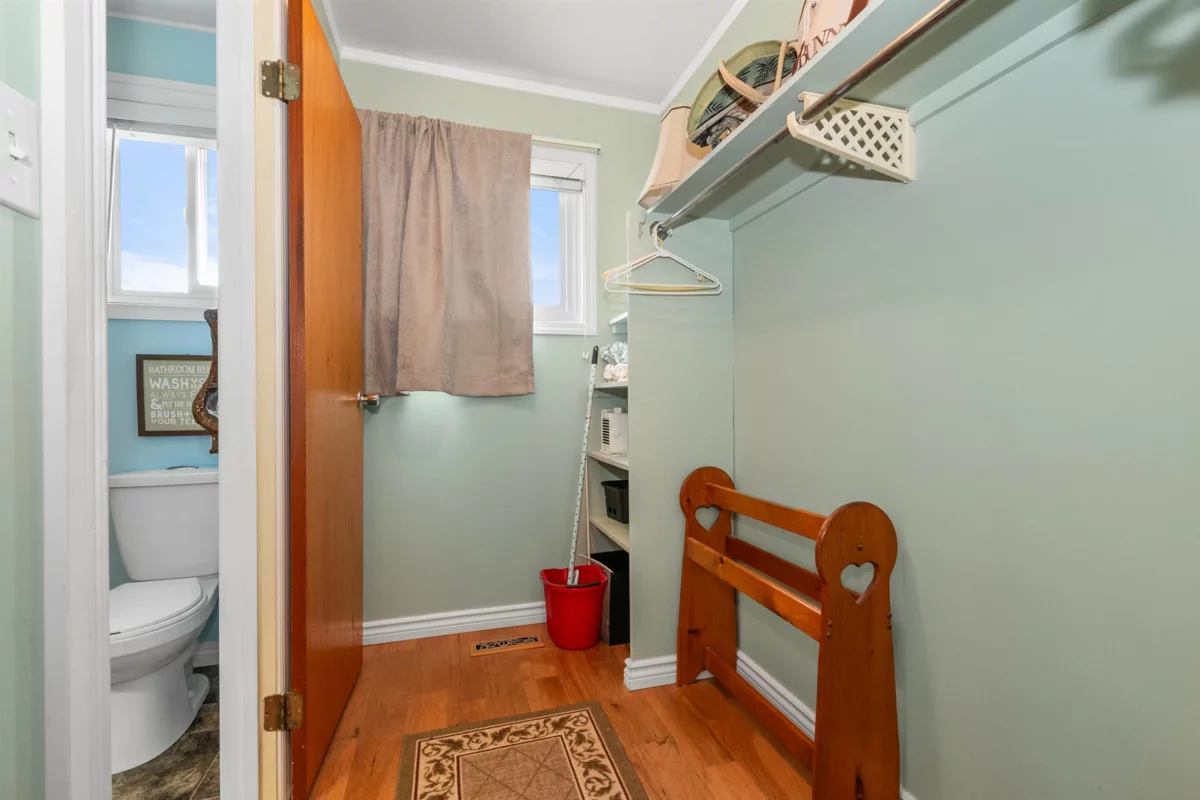 Hallway Photo of 46186 Gore Avenue, Chilliwack, BC