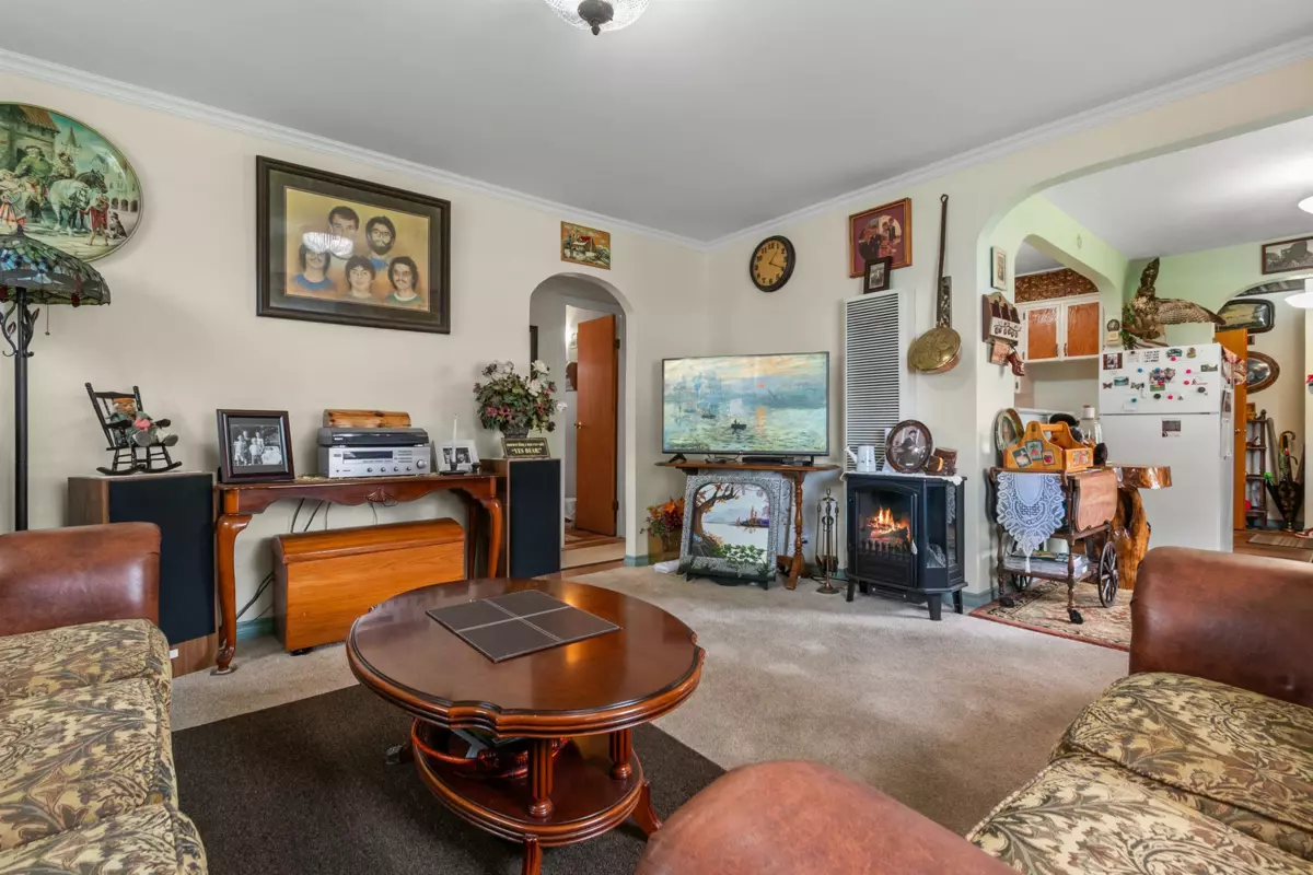 Kitchen Island Photo of 46186 Gore Avenue, Chilliwack, BC