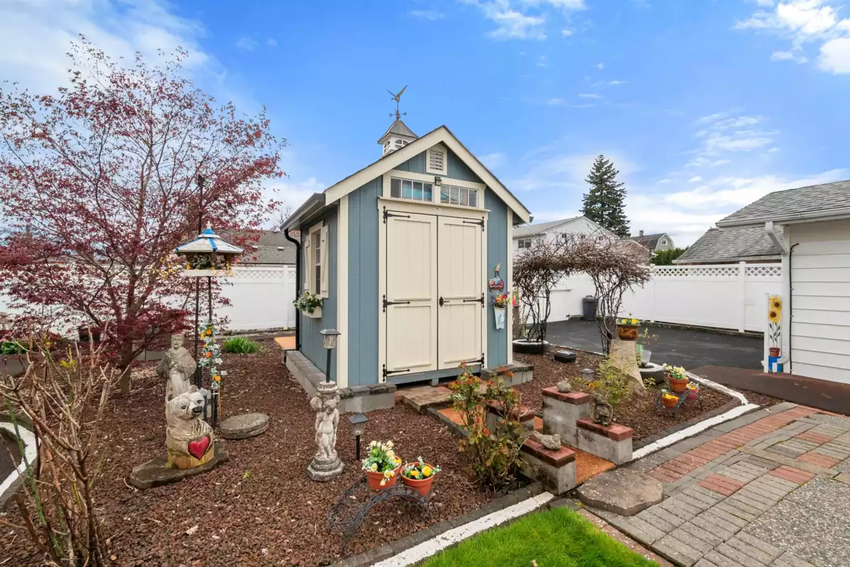 Outdoor Kitchen Photo of 46186 Gore Avenue, Chilliwack, BC