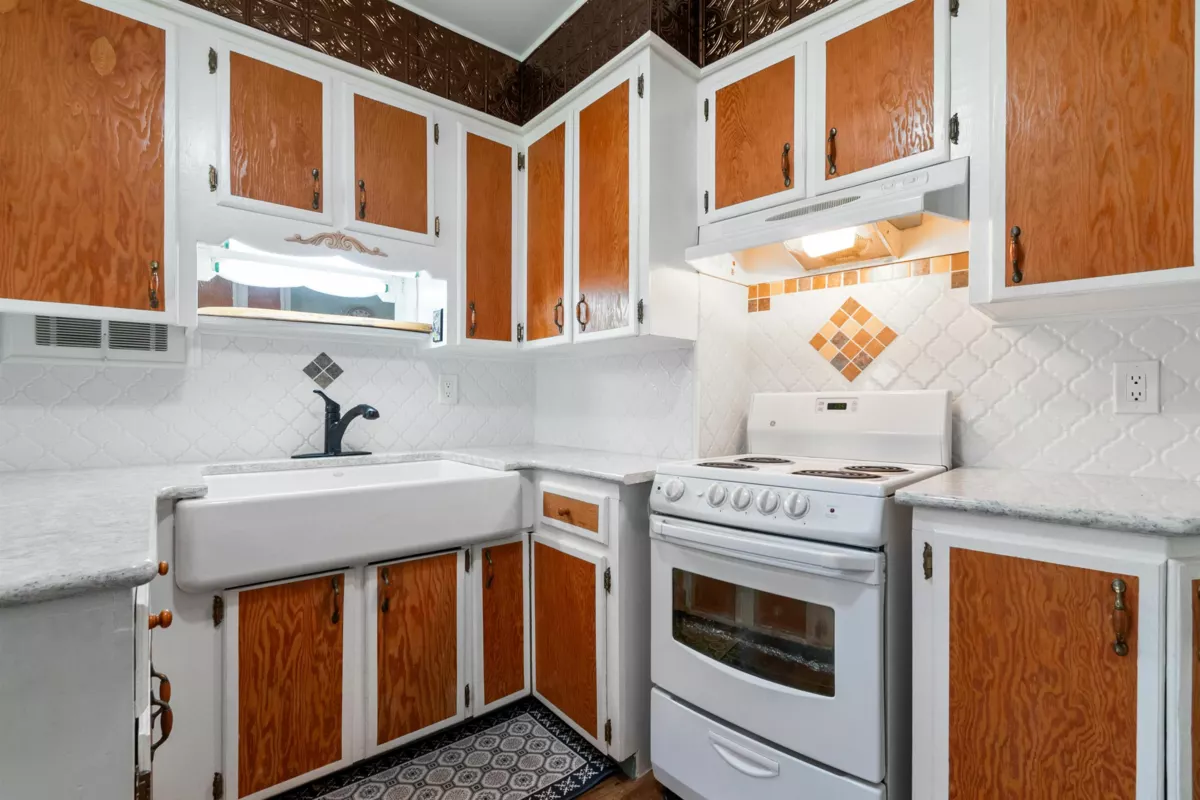 Primary Bathroom Photo of 46186 Gore Avenue, Chilliwack, BC