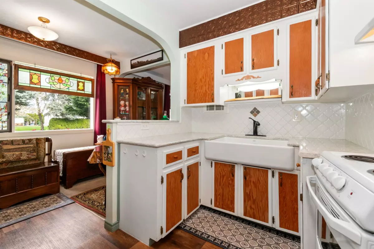 Walk-In Closet Photo of 46186 Gore Avenue, Chilliwack, BC