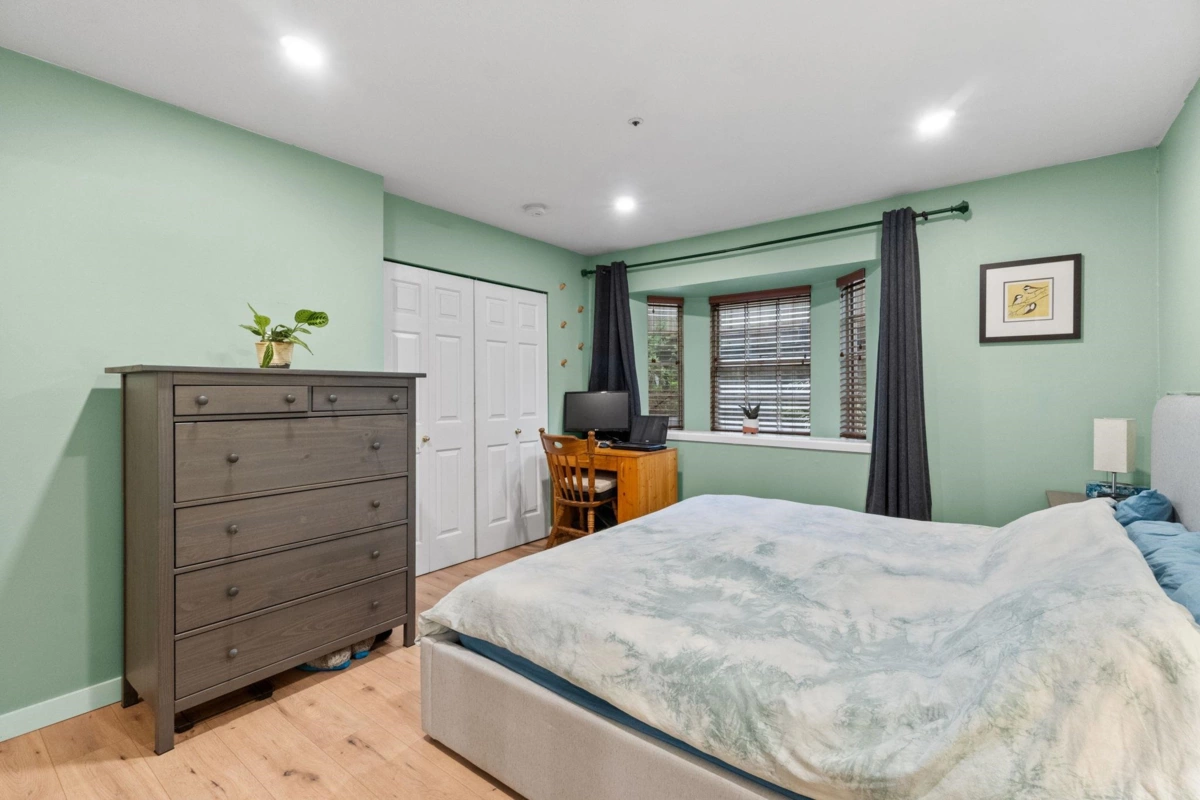 Primary Bathroom Photo of 102 1689 E 4th Avenue, Vancouver, BC