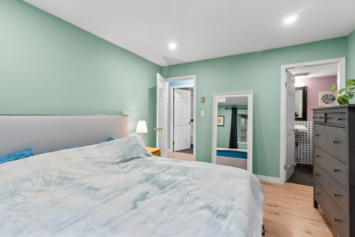 Walk-In Closet Photo of 102 1689 E 4th Avenue, Vancouver, BC