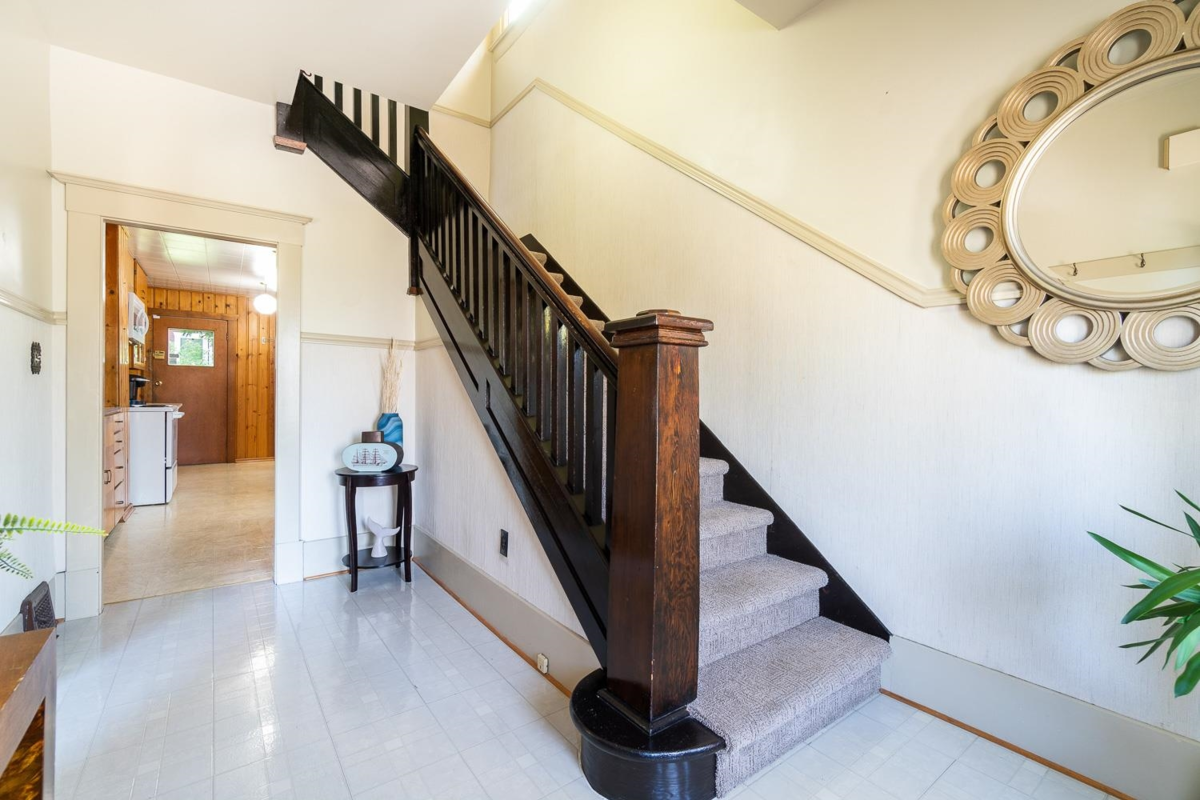 Breakfast Nook Photo of 498 E 5th Avenue, Vancouver, BC