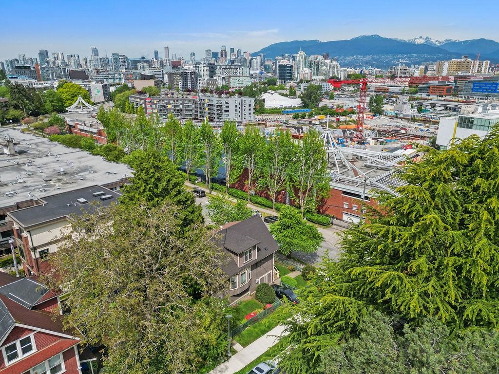 Kitchen Photo of 498 E 5th Avenue, Vancouver, BC