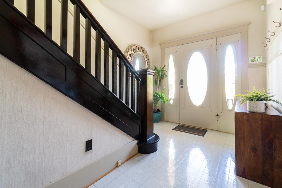 Primary Bedroom Photo of 498 E 5th Avenue, Vancouver, BC