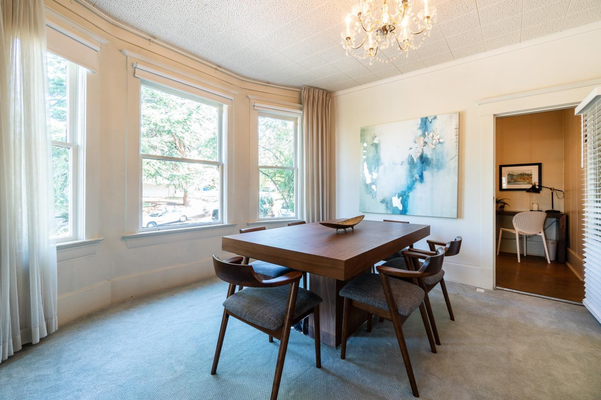 Walk-In Closet Photo of 498 E 5th Avenue, Vancouver, BC