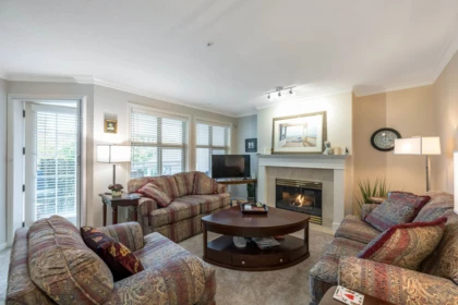 209 15350 19a Avenue, Surrey, BC, Surrey — Apartment/Condo for sale