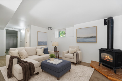 Entry Foyer Photo of 1376 11th Street, West Vancouver, BC
