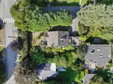 Garden / Landscaping Photo of 1376 11th Street, West Vancouver, BC