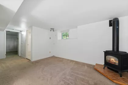 Hallway Photo of 1376 11th Street, West Vancouver, BC
