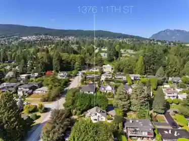 Hot Tub / Spa Photo of 1376 11th Street, West Vancouver, BC
