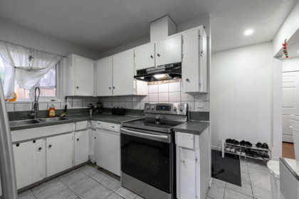 Kitchen Island Photo of 7366 128a Street, Surrey, BC
