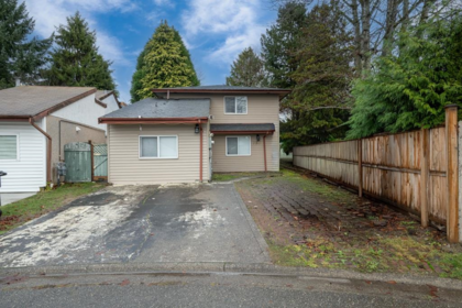 Laundry Room Photo of 7366 128a Street, Surrey, BC