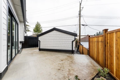 Laundry Room Photo of 1 2837 Oliver Crescent, Vancouver, BC