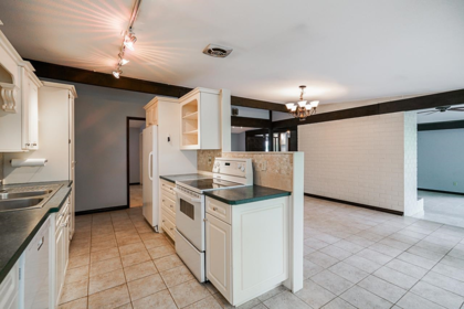 Entry Foyer Photo of 24733 16 Avenue, Langley, BC