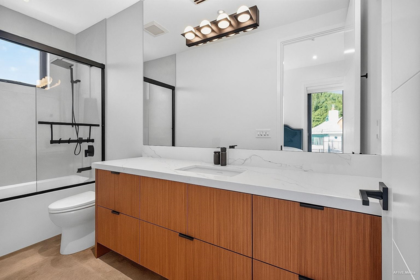 Entry Foyer Photo of 9376 164 Street, Surrey, BC
