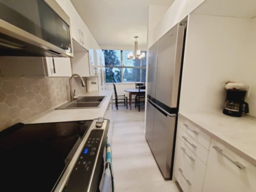 503 1785 Esquimalt Avenue, West Vancouver, BC