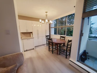 Kitchen Photo of 503 1785 Esquimalt Avenue, West Vancouver, BC