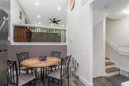 Kitchen Island Photo of 17 33293 E Bourquin Crescent, Abbotsford, BC