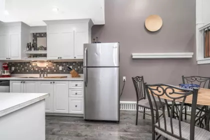 Kitchen Photo of 17 33293 E Bourquin Crescent, Abbotsford, BC