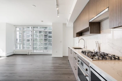 Kitchen Island Photo of 717 13350 Central Avenue, Surrey, BC