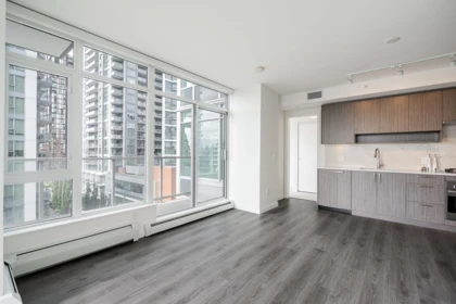 Kitchen Photo of 717 13350 Central Avenue, Surrey, BC