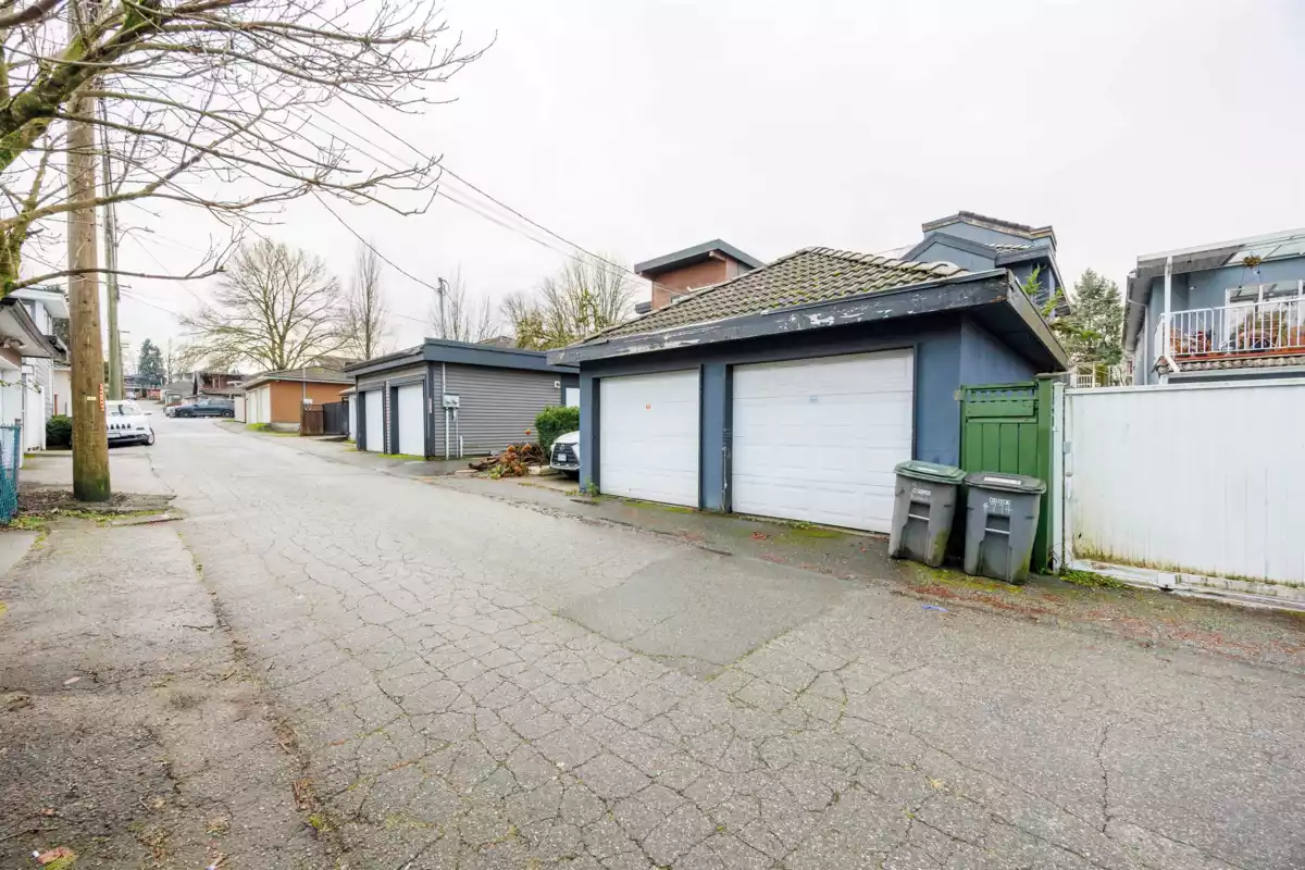 Garden / Landscaping Photo of 4774 Knight Street, Vancouver, BC