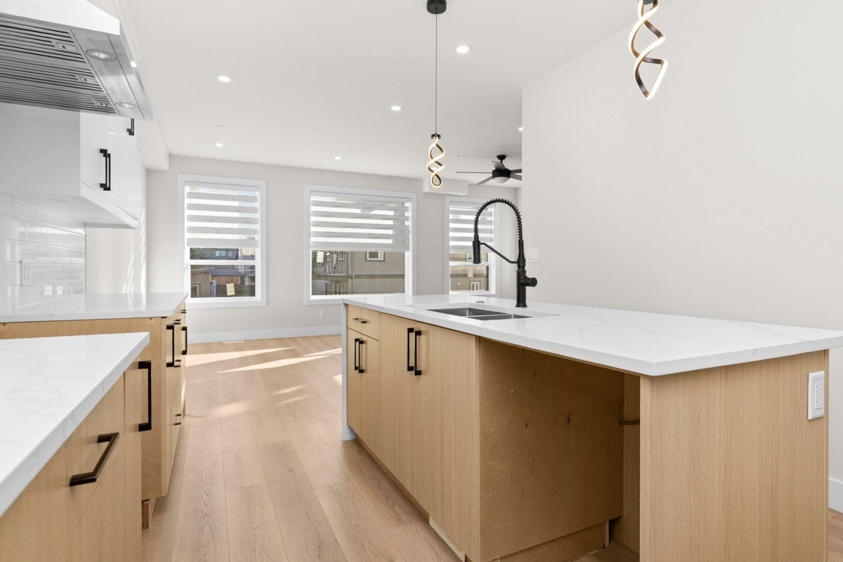 Kitchen Island Photo of 8546 Dunbar Way, Mission, BC