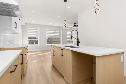 Kitchen Island Photo of 8546 Dunbar Way, Mission, BC