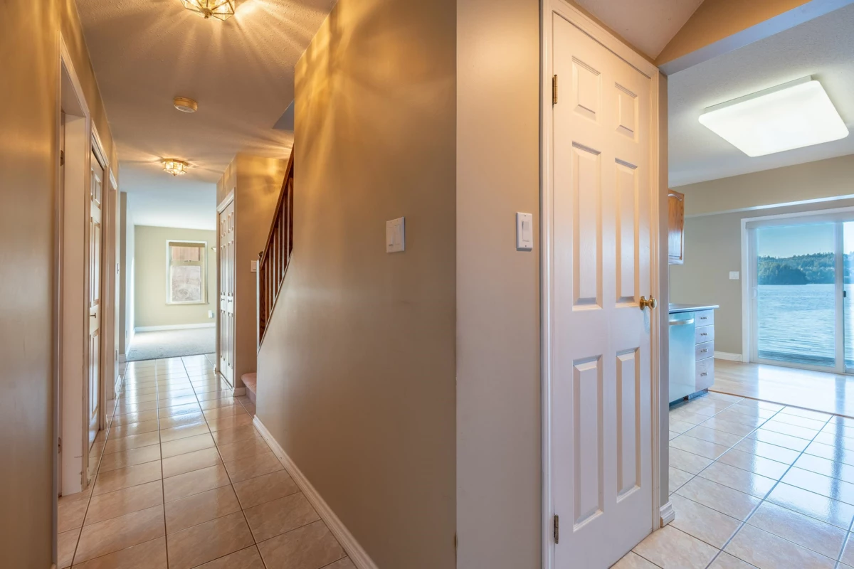 Entry Foyer Photo of 6343 Marmot Road, Sechelt, BC