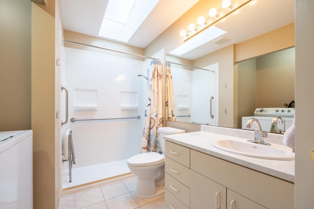 Hallway Photo of 6343 Marmot Road, Sechelt, BC