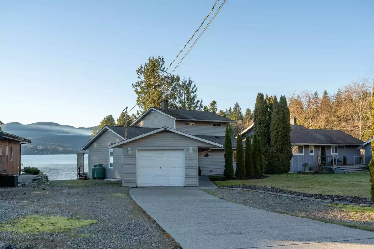 Hot Tub / Spa Photo of 6343 Marmot Road, Sechelt, BC