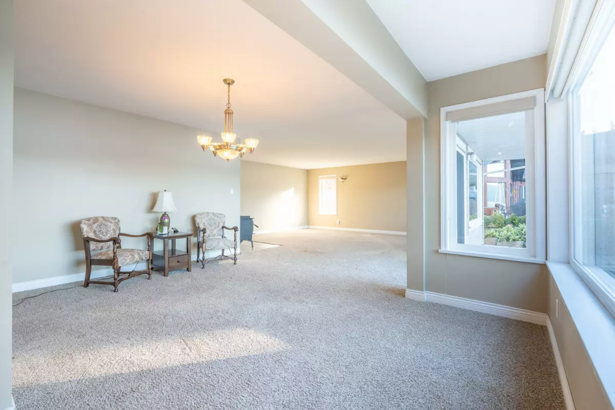 Kitchen Photo of 6343 Marmot Road, Sechelt, BC