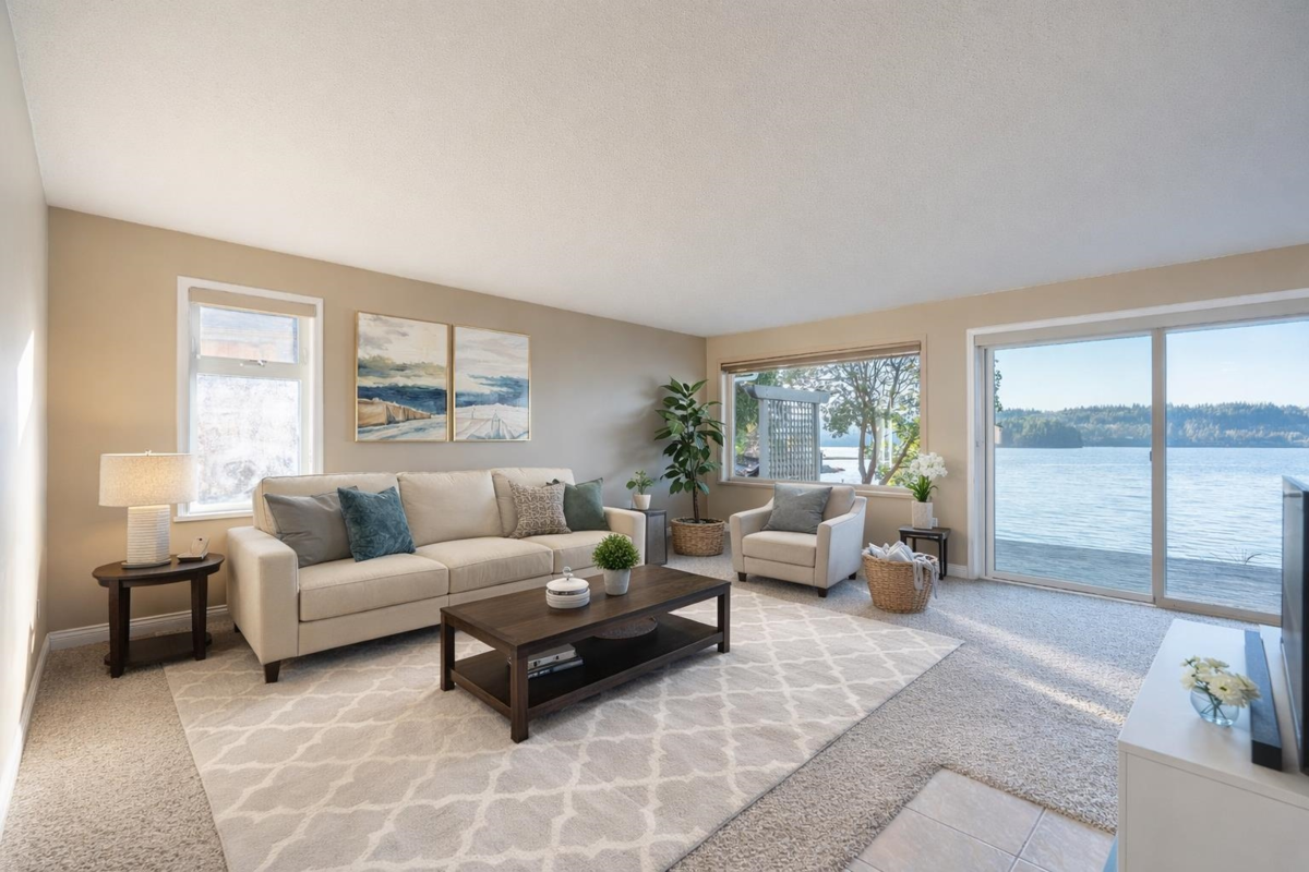 Walk-In Closet Photo of 6343 Marmot Road, Sechelt, BC