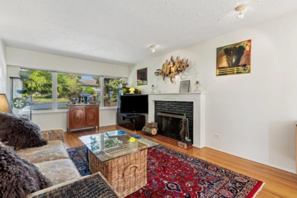 Living Room Photo of 415 W 26th Street, North Vancouver, BC
