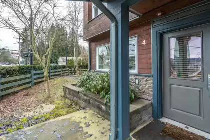 Outdoor Deck Photo of 4 22388 124 Avenue, Maple Ridge, BC