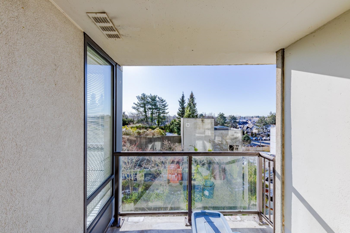 Backyard Photo of 708 8180 Granville Avenue, Richmond, BC